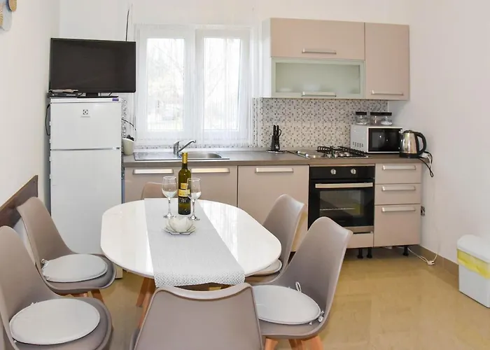 Tara アパート ビオグラード・ナ・モル